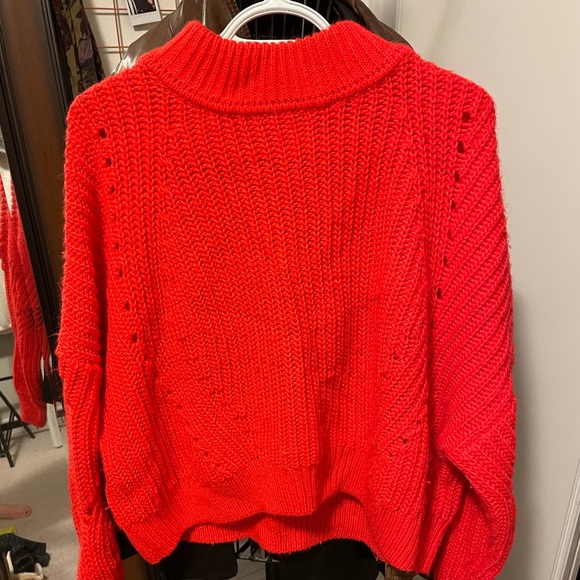 Beautiful red/orange sweater - Picture 3 of 3
